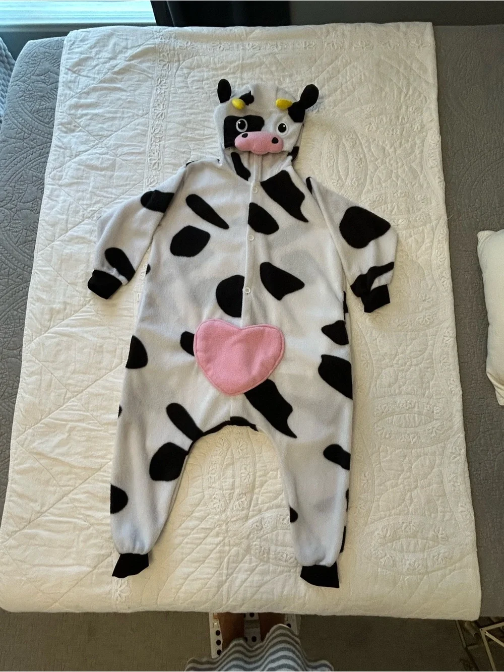 Kids Cow Print One-Piece Pajama Romper - White/Black size 105(4-5) GUC